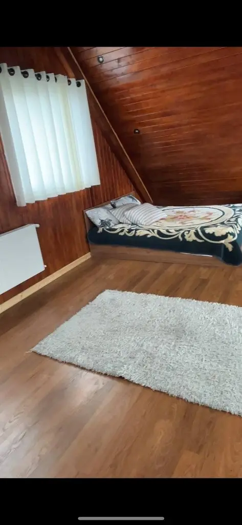 کلبه یک خوابه استخرداد آبگرم سوئیسی پناه