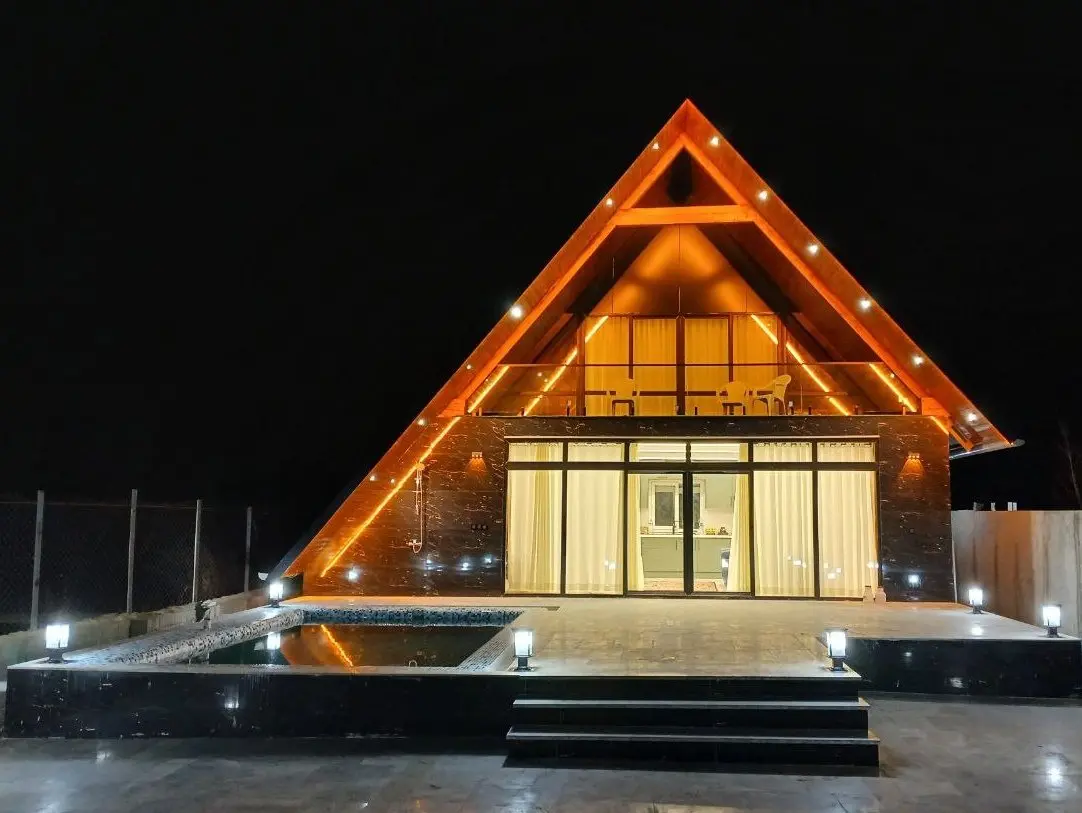 کلبه یک خوابه استخرداد آبگرم سوئیسی پناه