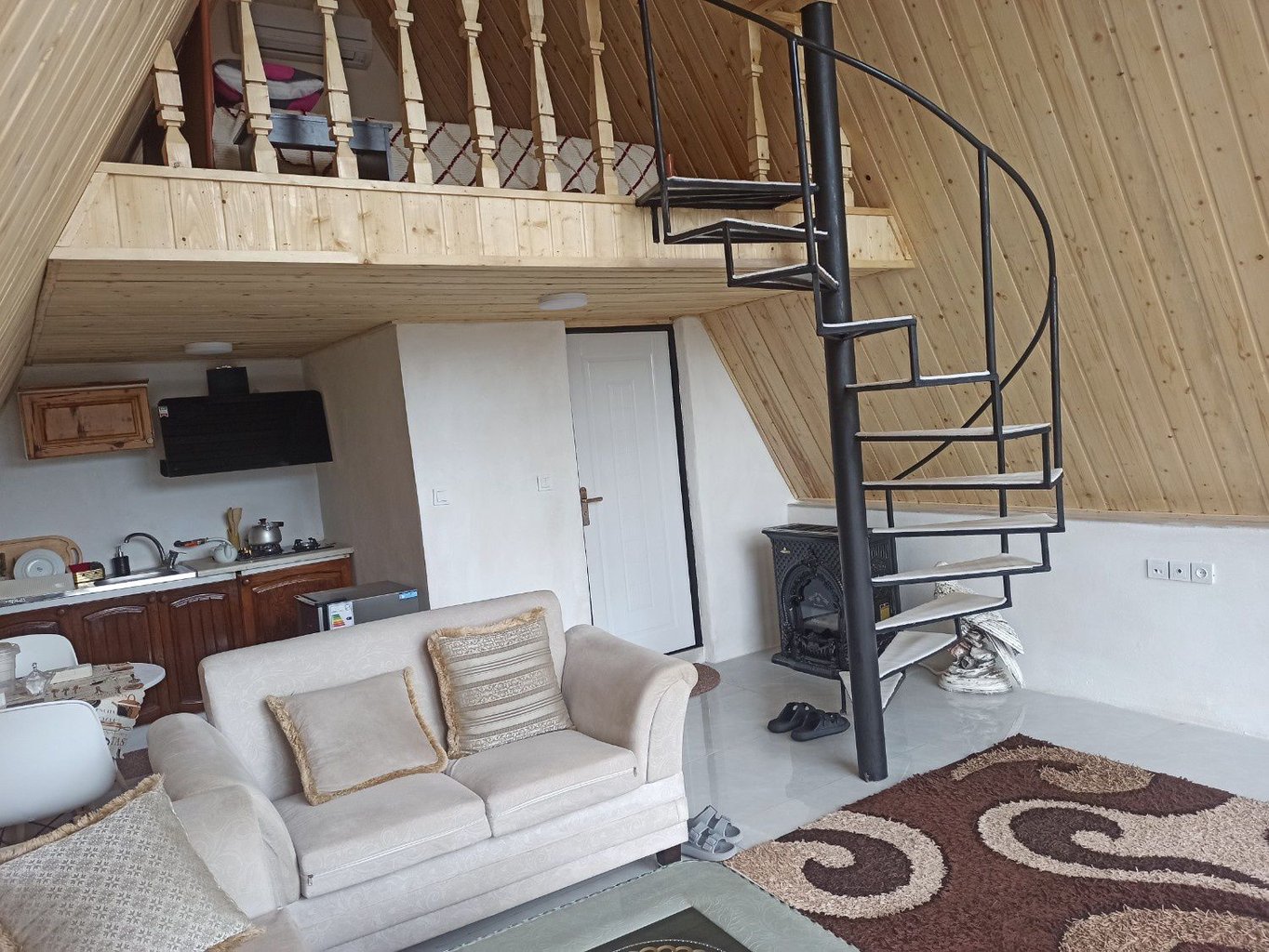 کلبه یک خوابه سوییسی تمشکل