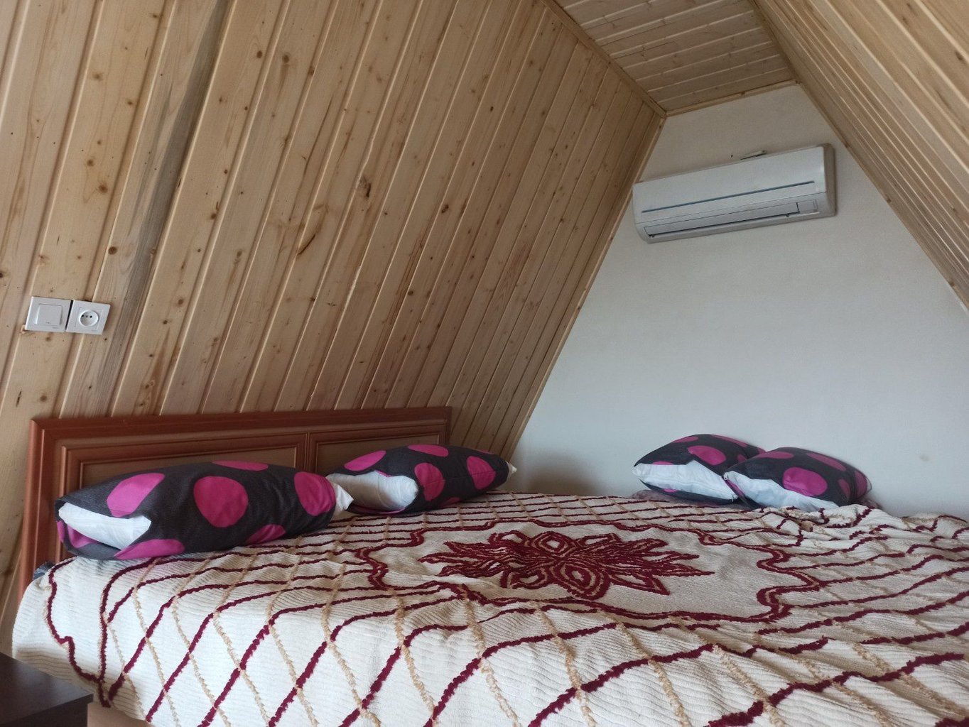 کلبه یک خوابه سوییسی تمشکل