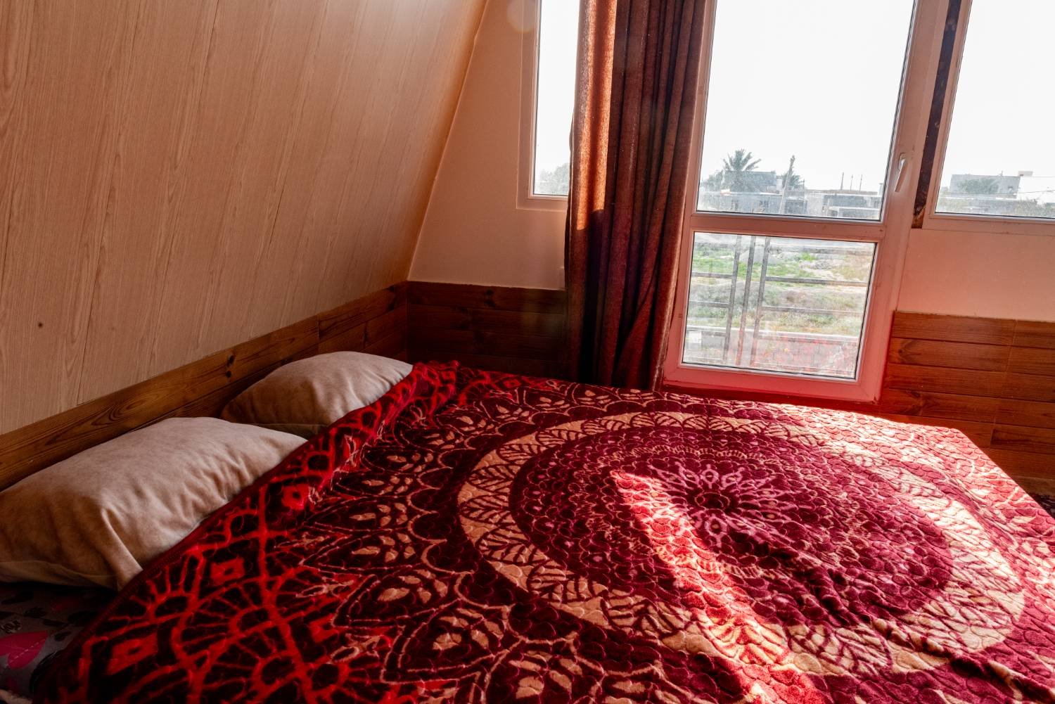 دوخوابه سوئیسی ساحلی بوجیکدان بربو - واحد آبی و سفید