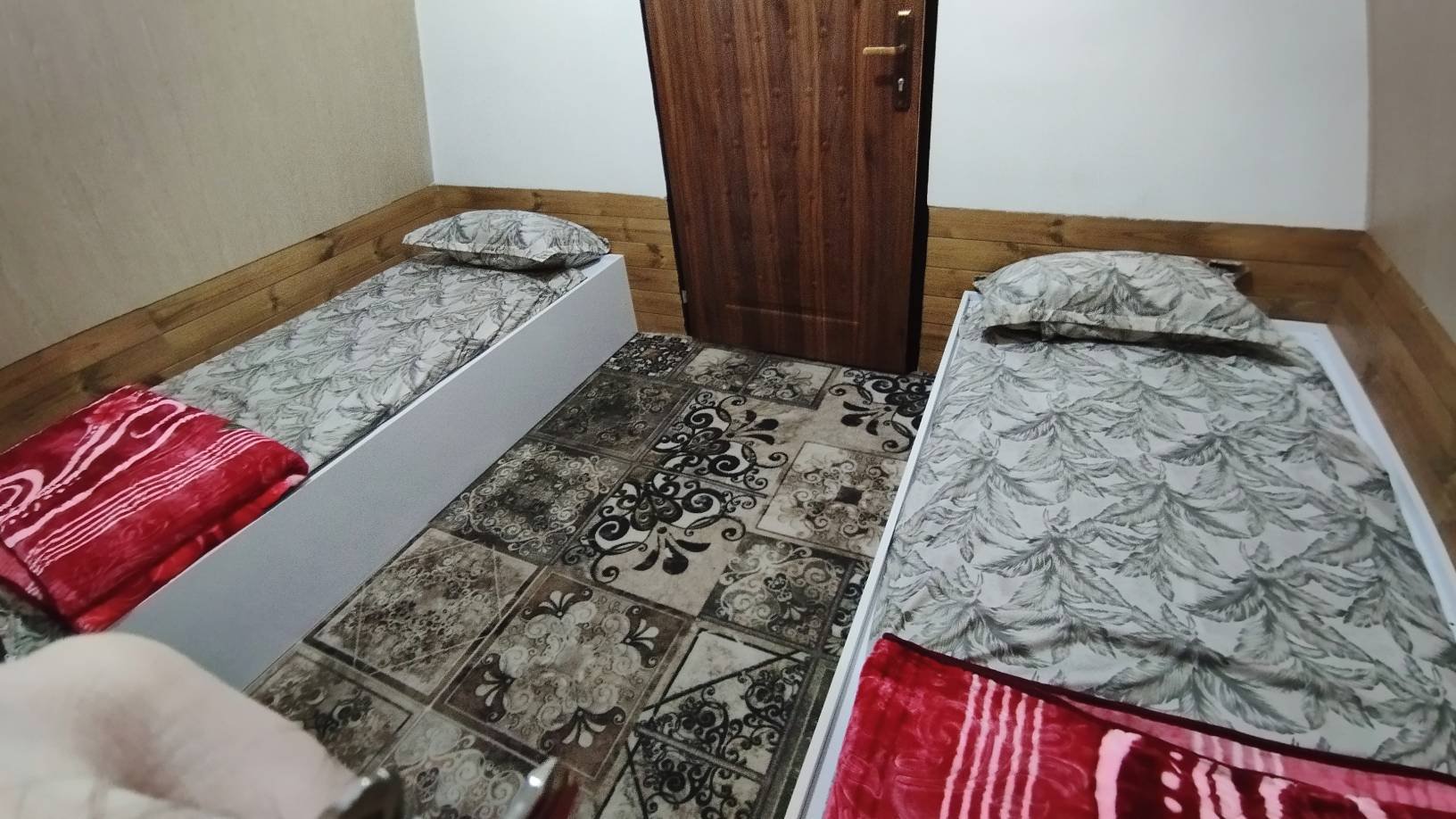 دوخوابه سوئیسی ساحلی بوجیکدان بربو - واحد آبی و سفید