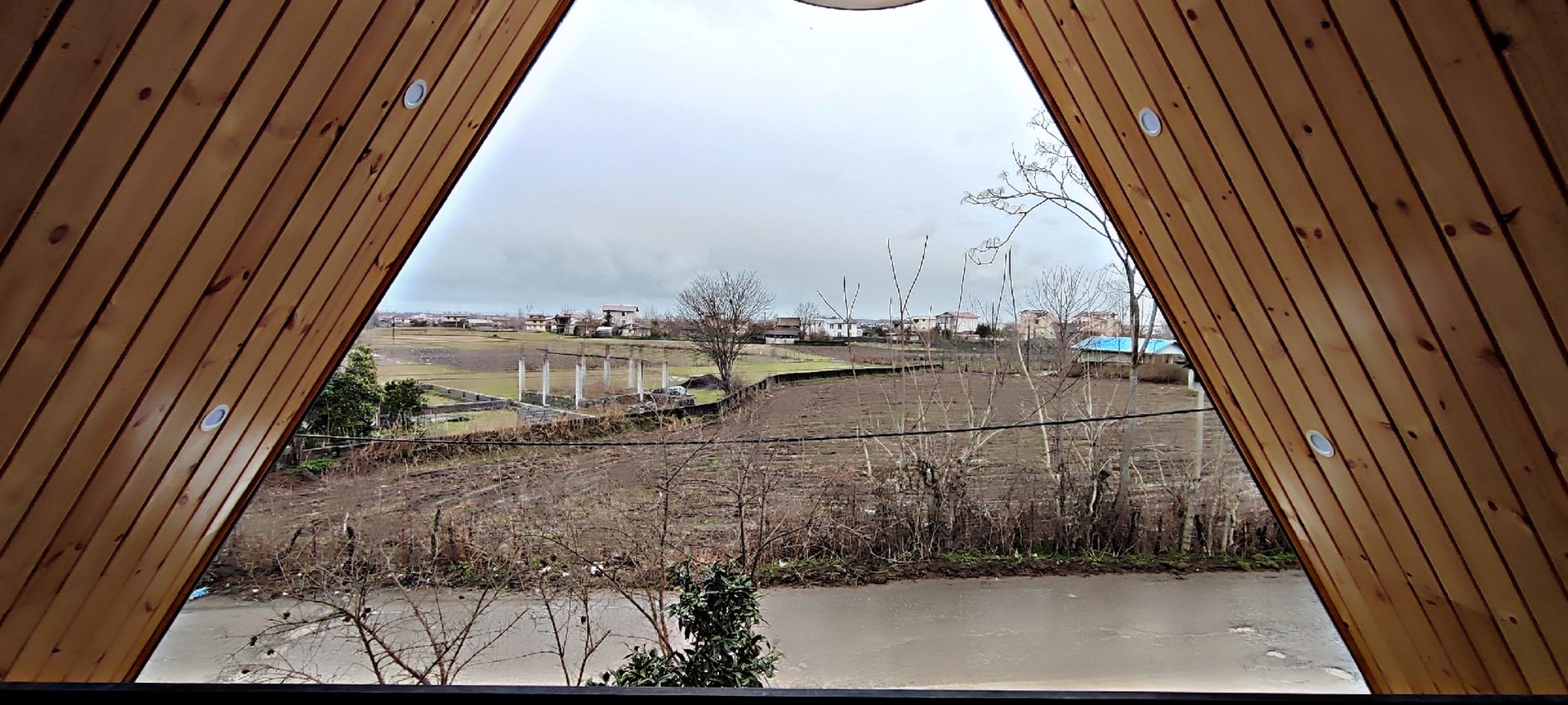 کلبه یک خوابه سوئیسی آقای کامی