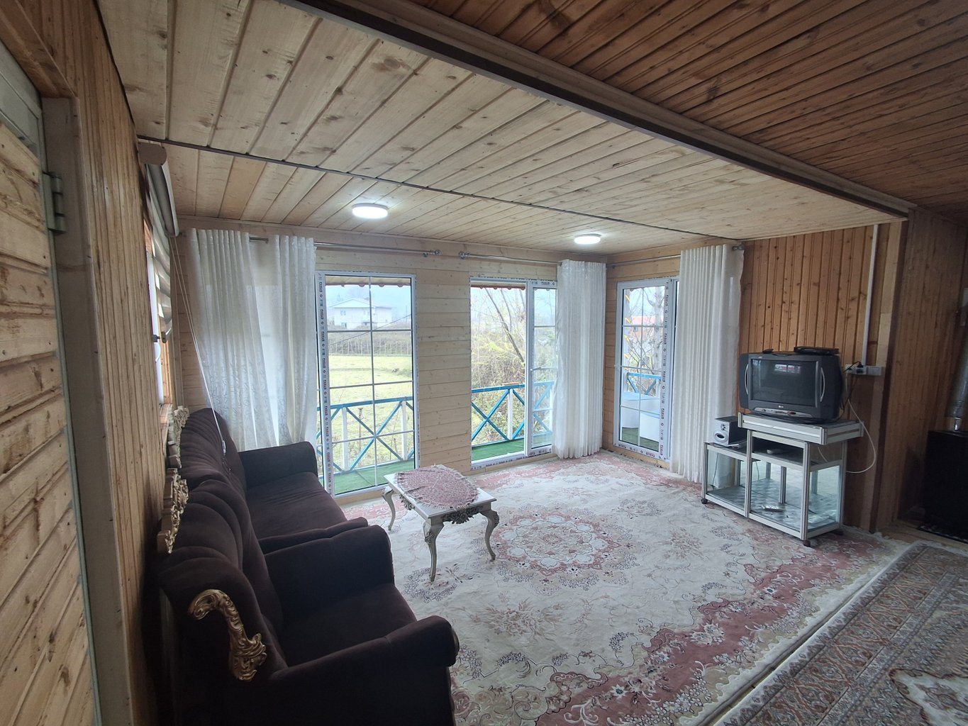 کلبه دوخوابه چوبی آوش