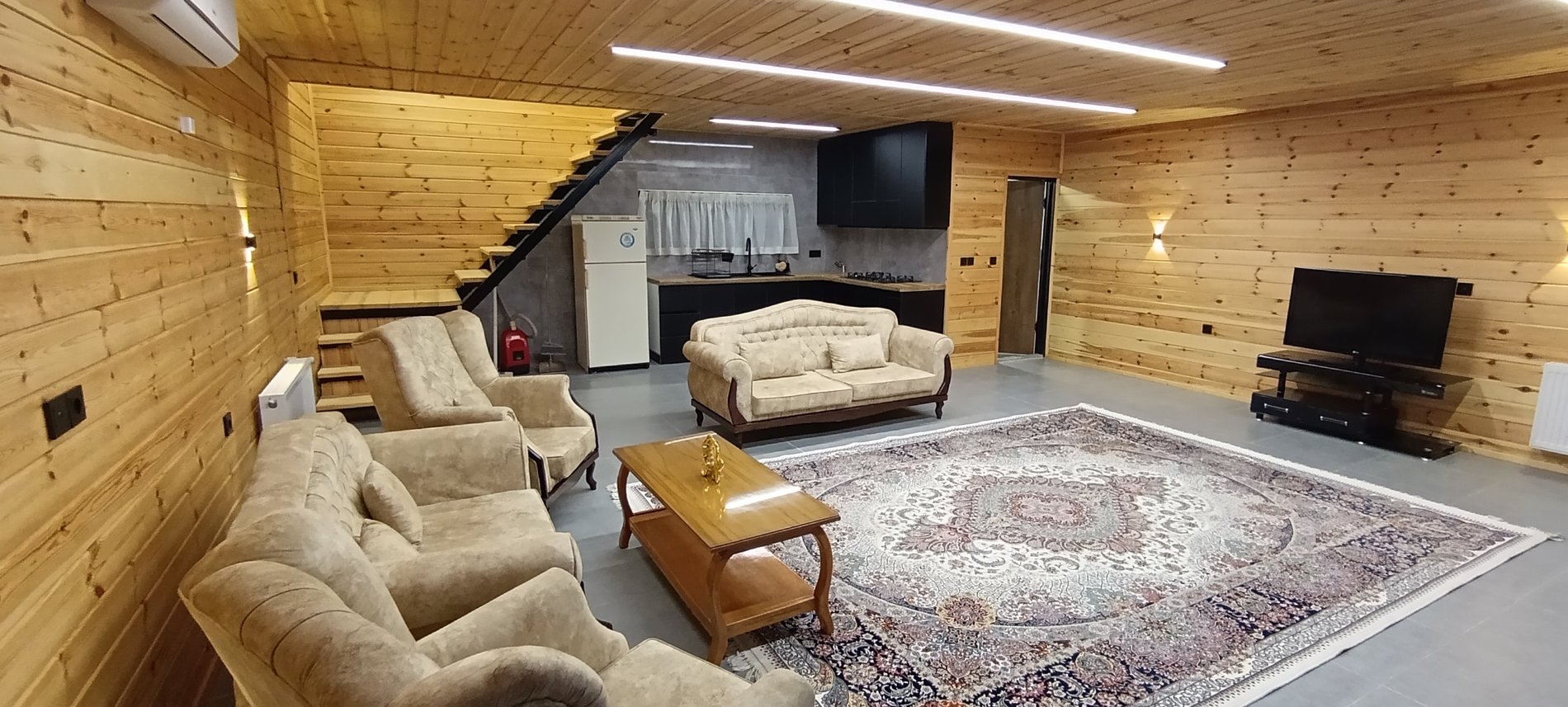 ویلا کلبه چوبی سه خوابه هشت بهشت