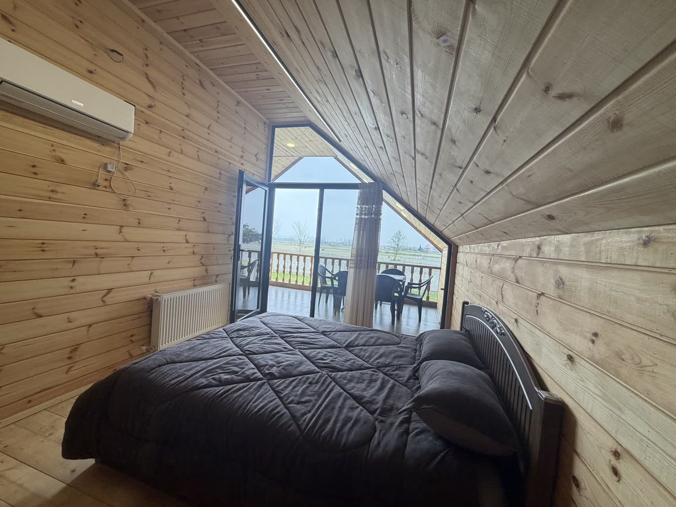 ویلا کلبه چوبی سه خوابه هشت بهشت