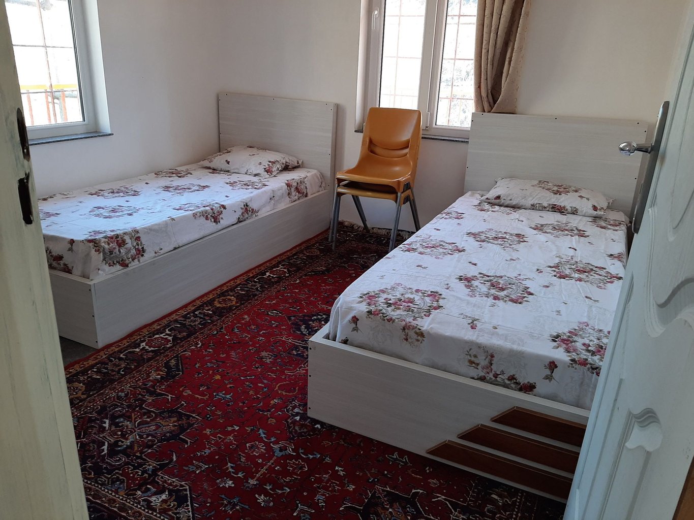 بومگردی ویلا واقامتگاه بوم گردی گلوسنگ کلیبر - دوخوابه گلوسنگ 