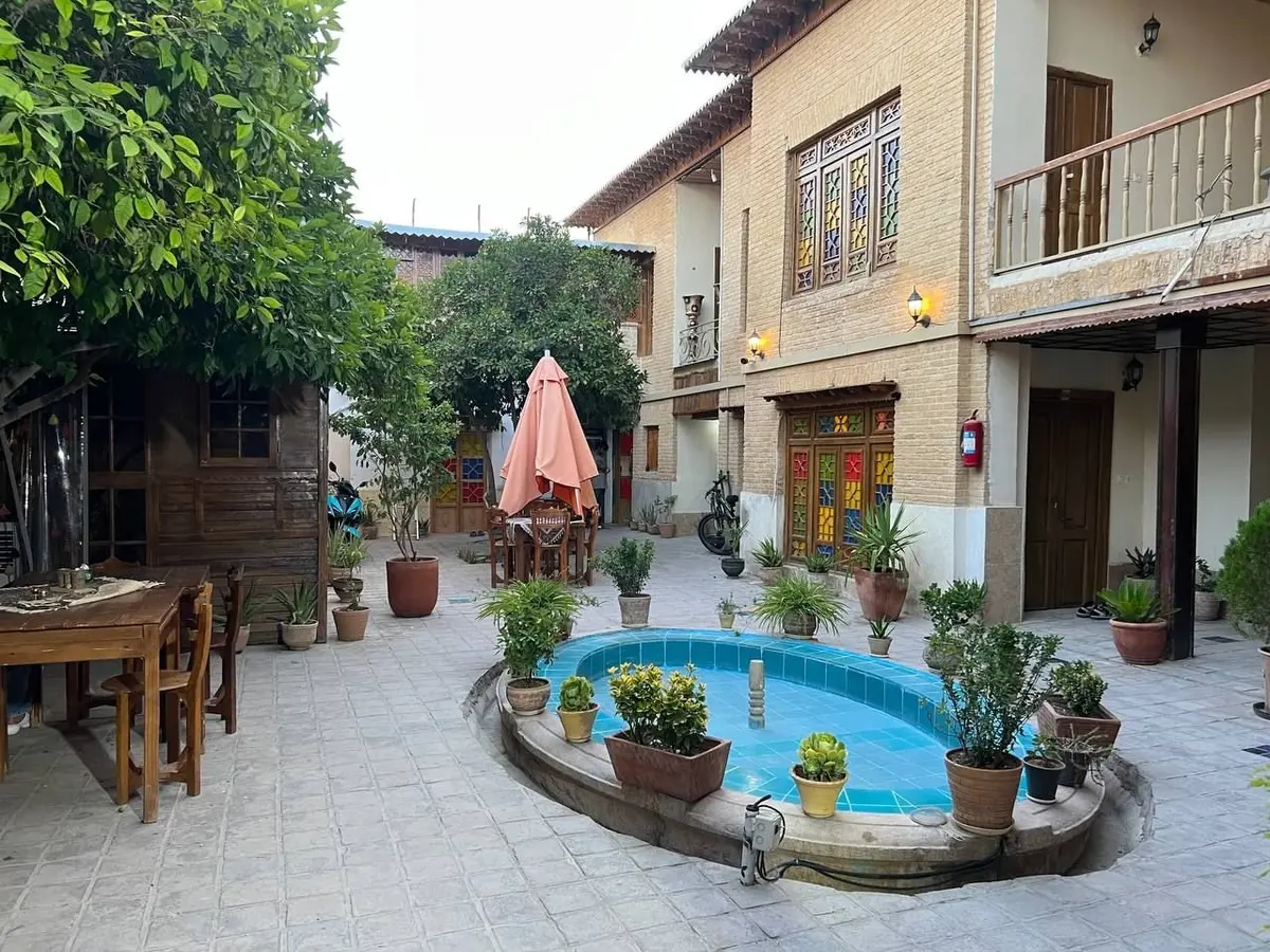 بوم گردی یک خوابه زیبا واحد 7