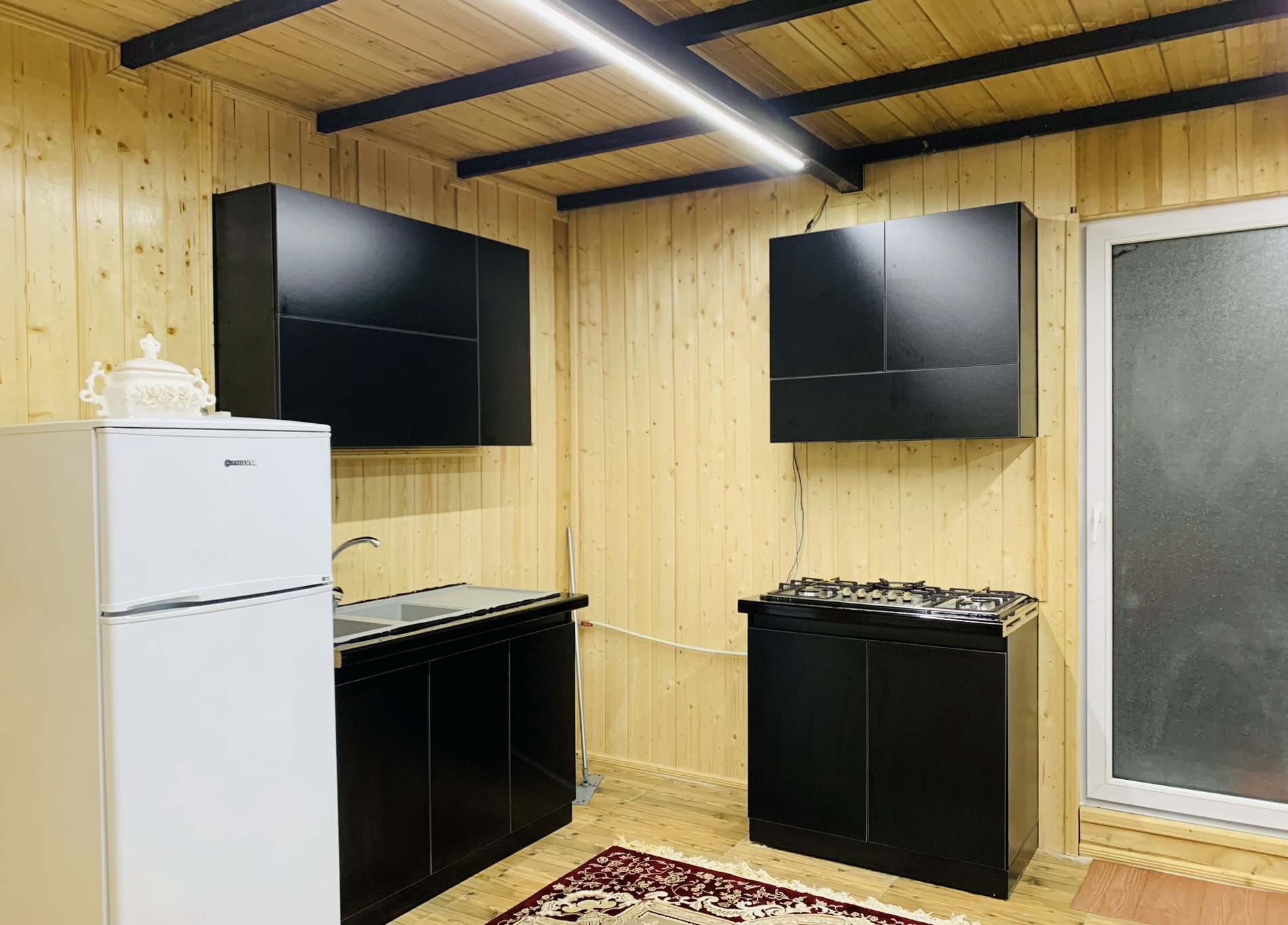 کلبه دوخوابه سوئیسی استخردار آبگرم ابراهیمی