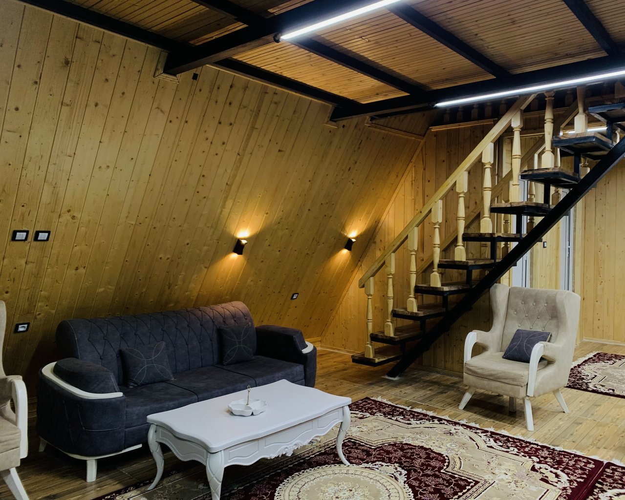 کلبه دوخوابه سوئیسی استخردار آبگرم ابراهیمی