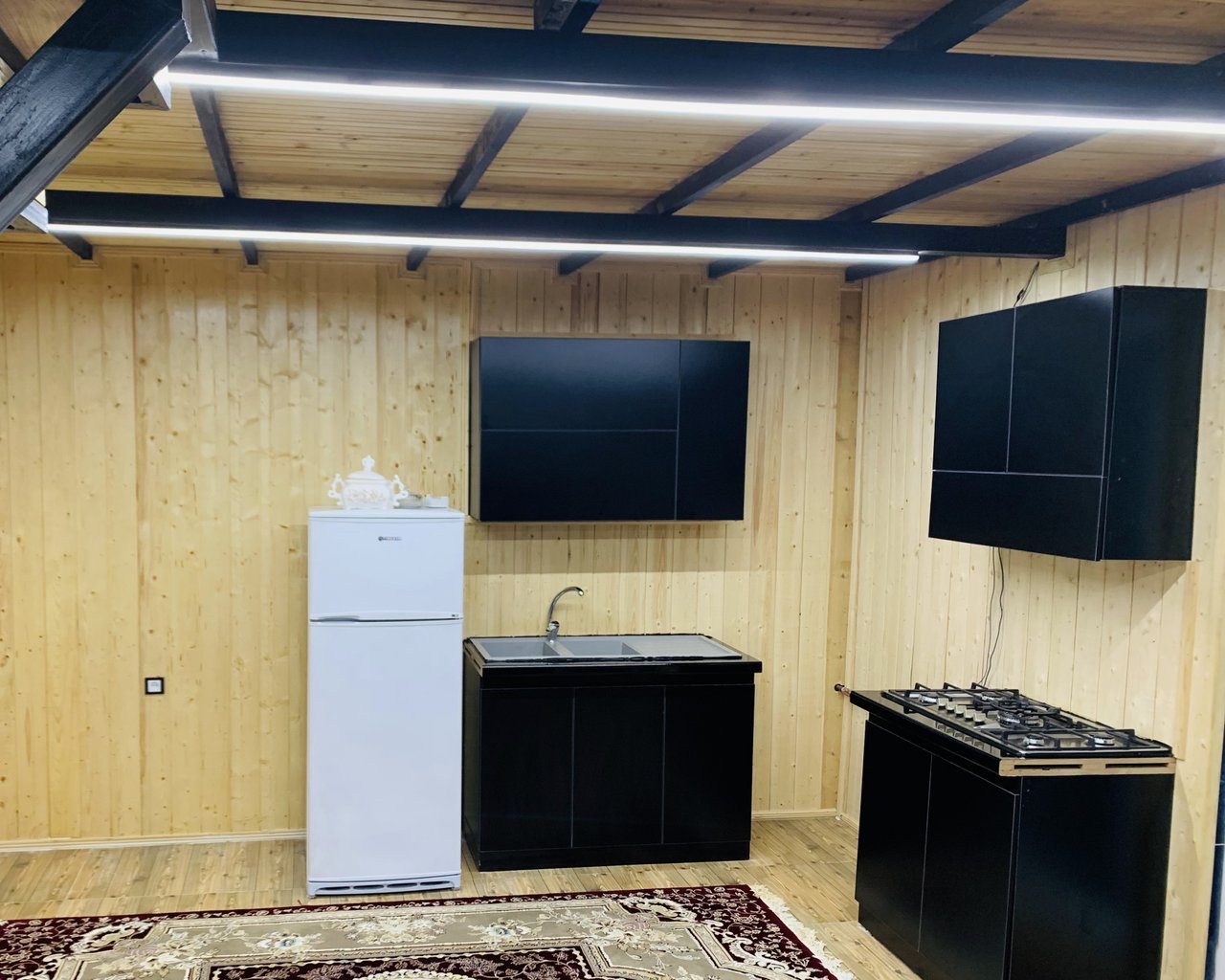 کلبه دوخوابه سوئیسی استخردار آبگرم ابراهیمی