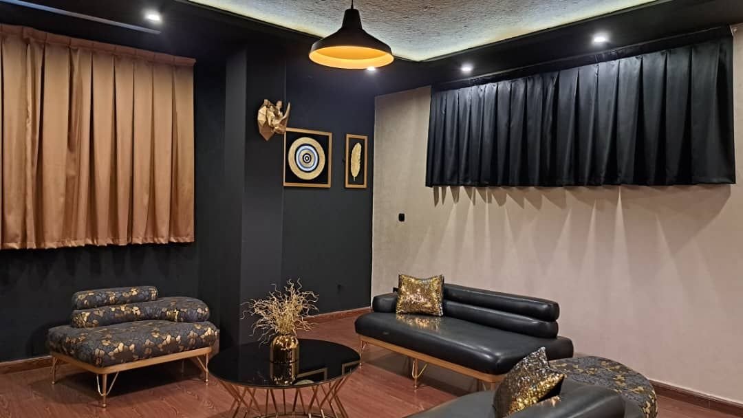 آپارتمان یک خوابه سی و سه پل 1