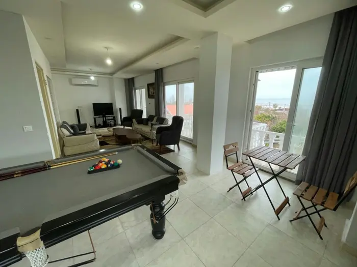 ویلا سه خوابه ساحلی استخردار چهارفصل حسین زاده