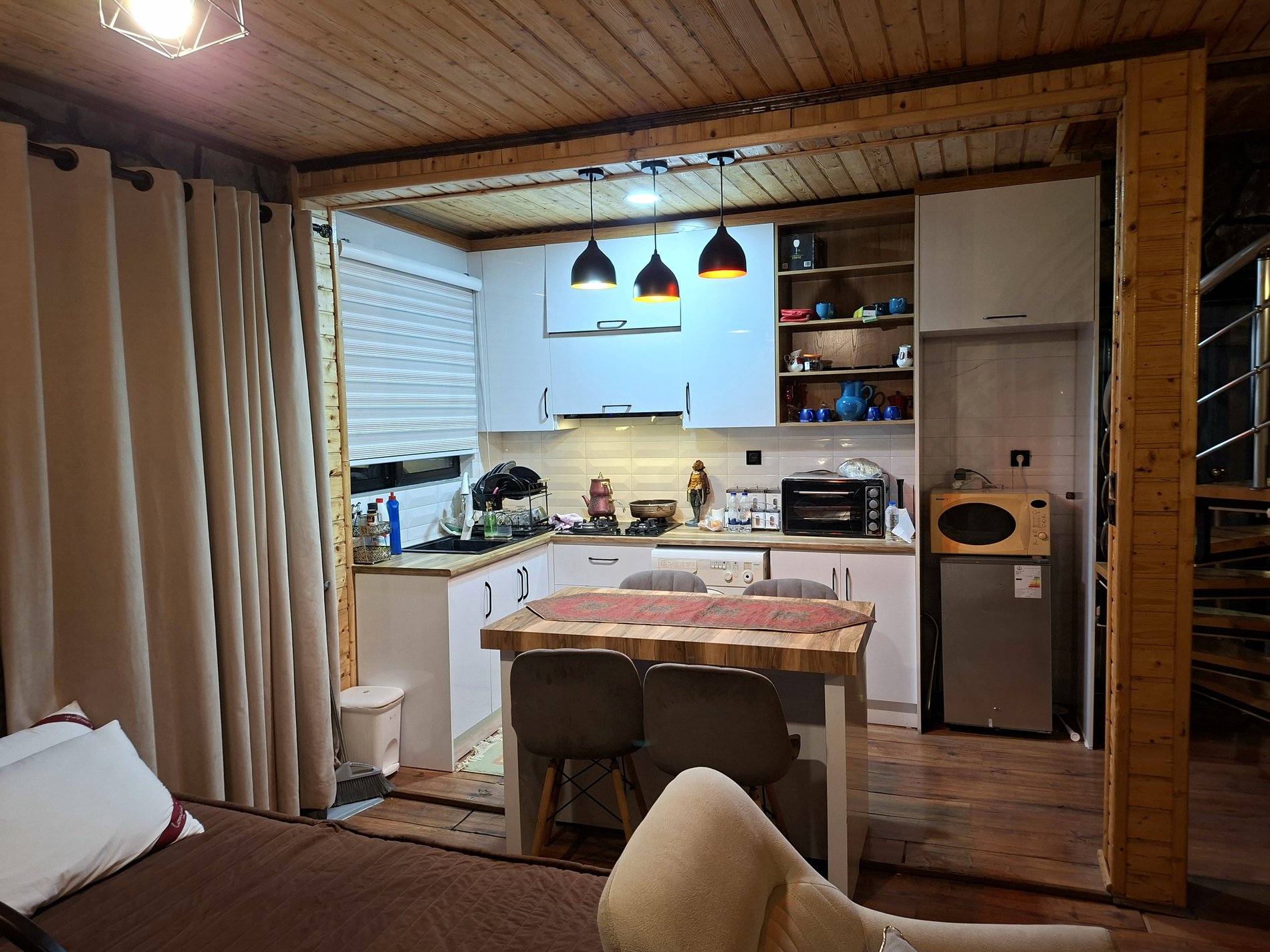 ویلا یک خوابه استخردار آبگرم پالونیا