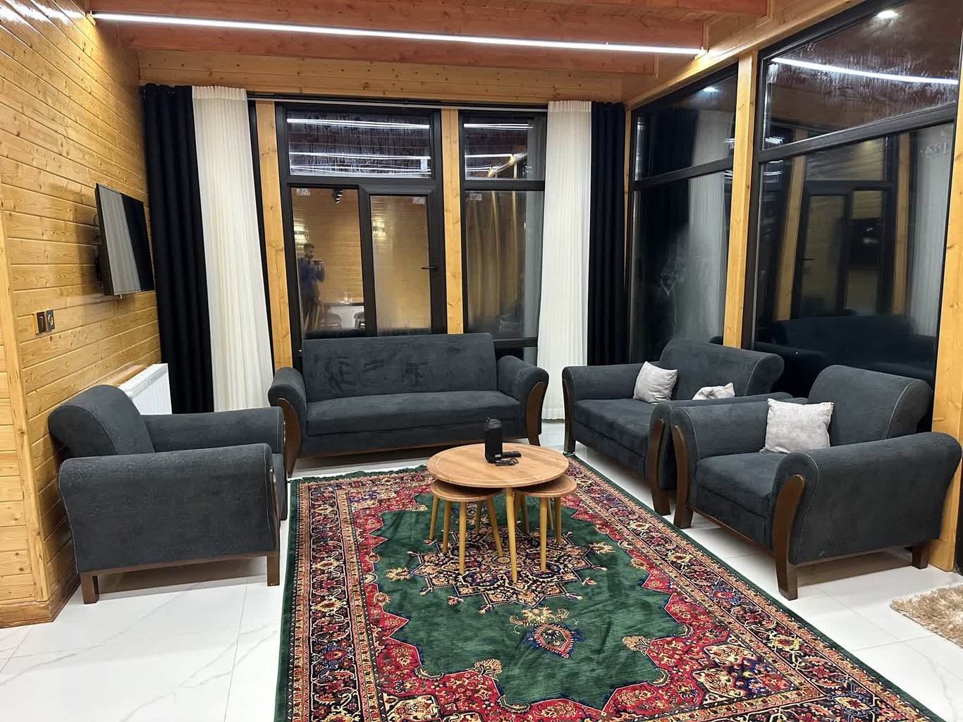 کلبه سه خوابه جنگلی تریپلکس استخردار آبگرم پینِک