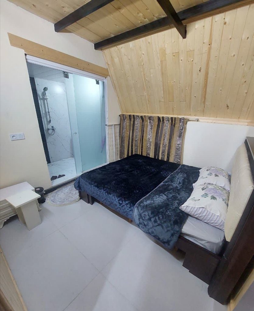 کلبه دوخوابه اسکاتلندی ماه سرخ