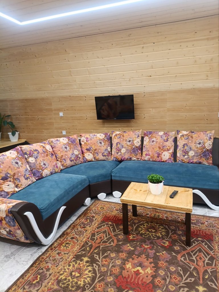 کلبه کلبه چوبی با نمای شیشه ای چیمه