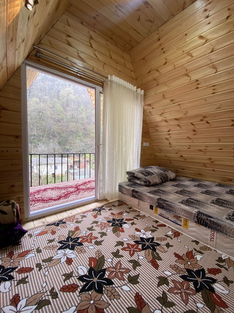 کلبه کلبه سویسی لب رودخونه 