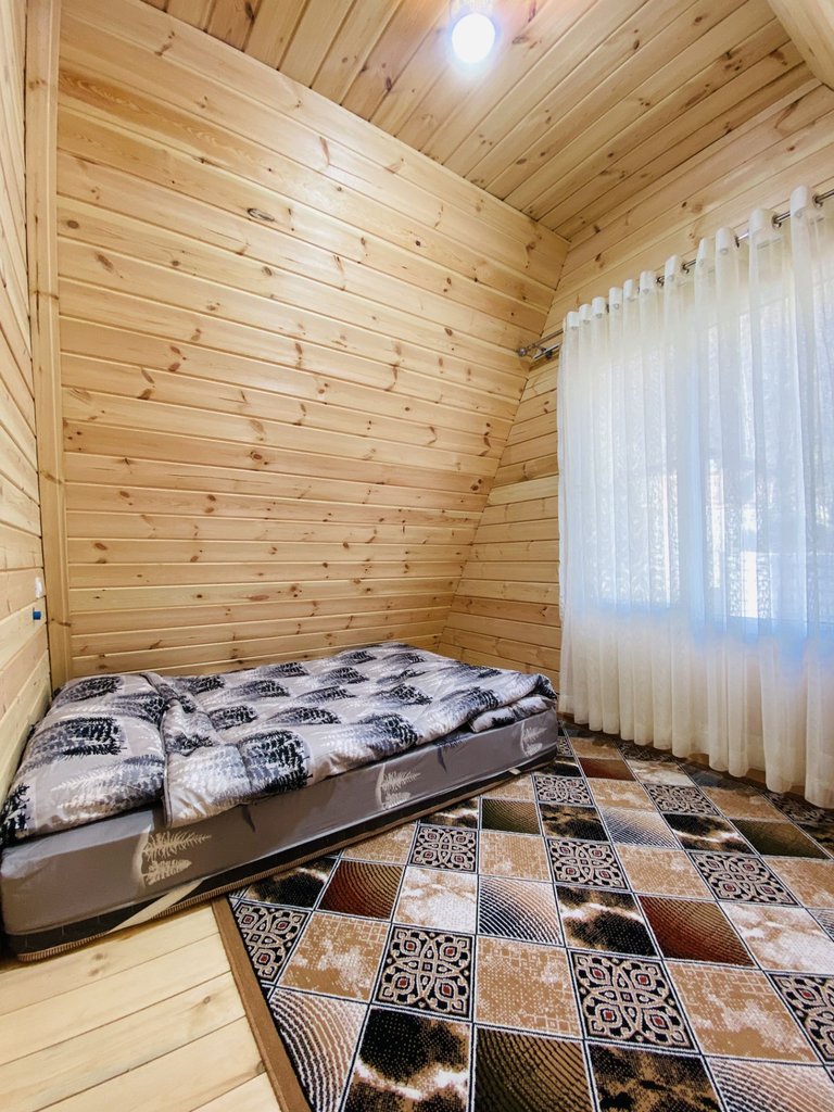 کلبه کلبه سویسی لب رودخونه 