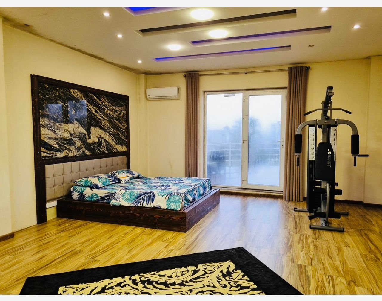 ویلا شش خوابه تریپلکس استخردار آبگرم دریائی