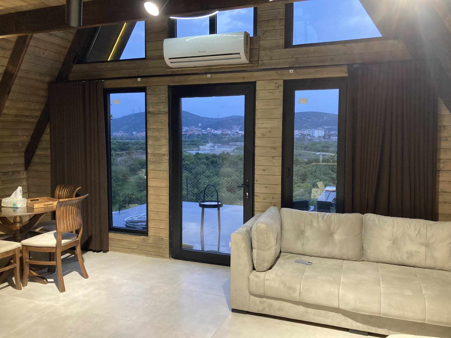 کلبه یک خوابه اِوورا