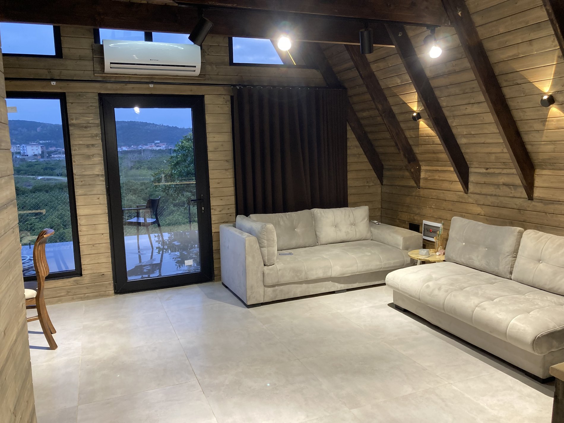 کلبه یک خوابه اِوورا