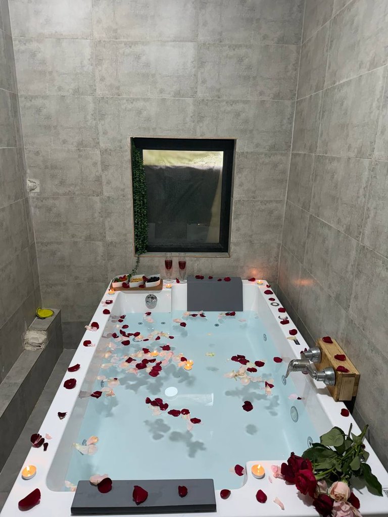 کلبه دوخوابه جکوزی دار حنا