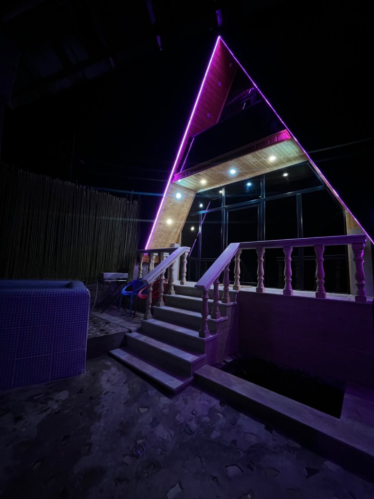 کلبه دوخوابه سوئیسی مقدم