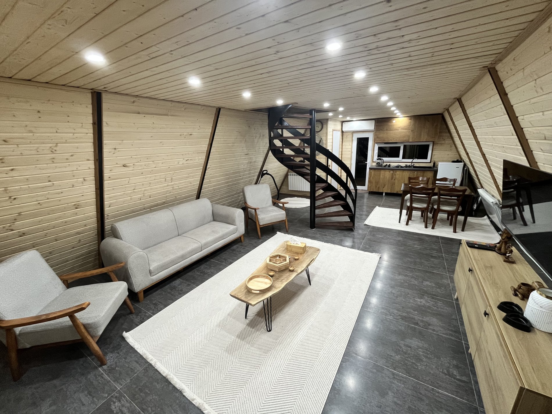 کلبه دوخوابه سوئیسی جنگلی گردو