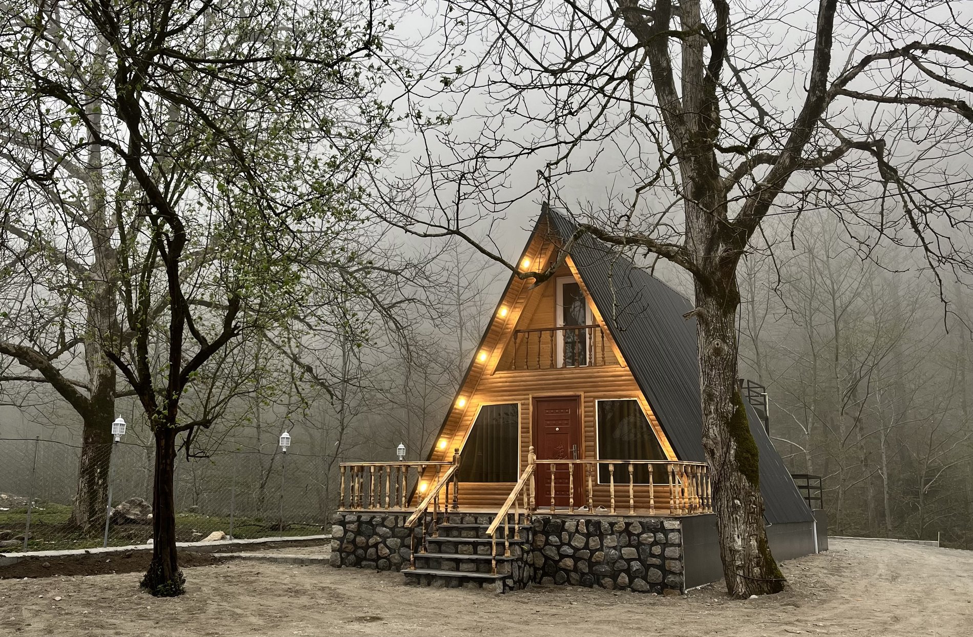 کلبه دوخوابه سوئیسی جنگلی گردو