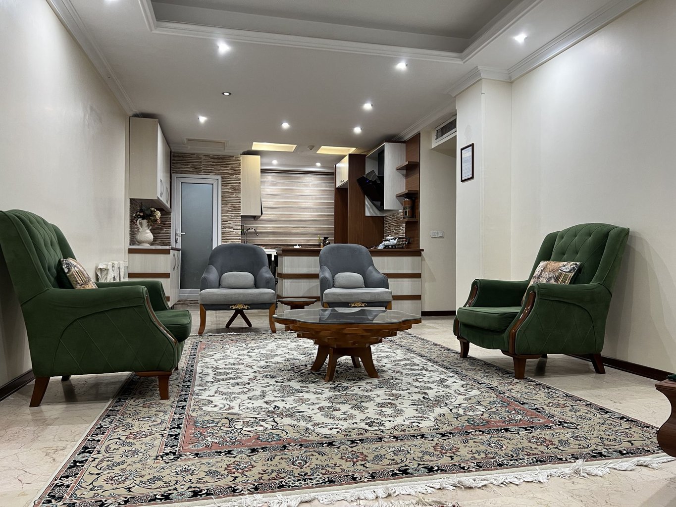 آپارتمان واحد۲خوابه جنب بیمارستان عرفان نیایش و امید جنت آباد پونک