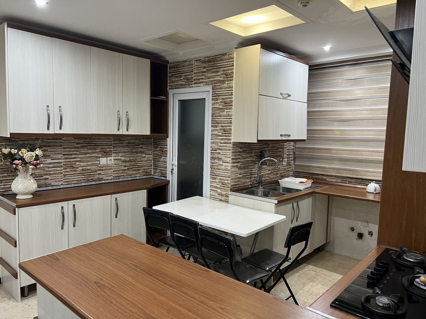 آپارتمان واحد۲خوابه جنب بیمارستان عرفان نیایش و امید جنت آباد پونک