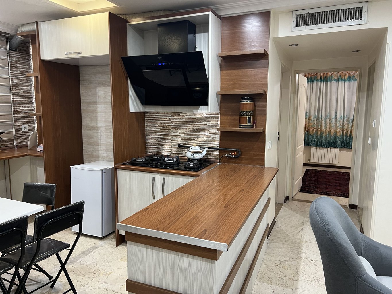 آپارتمان واحد۲خوابه جنب بیمارستان عرفان نیایش و امید جنت آباد پونک