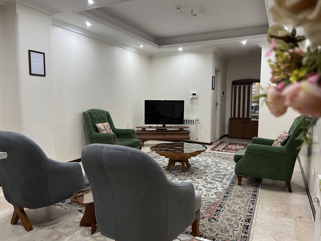 آپارتمان واحد۲خوابه جنب بیمارستان عرفان نیایش و امید جنت آباد پونک