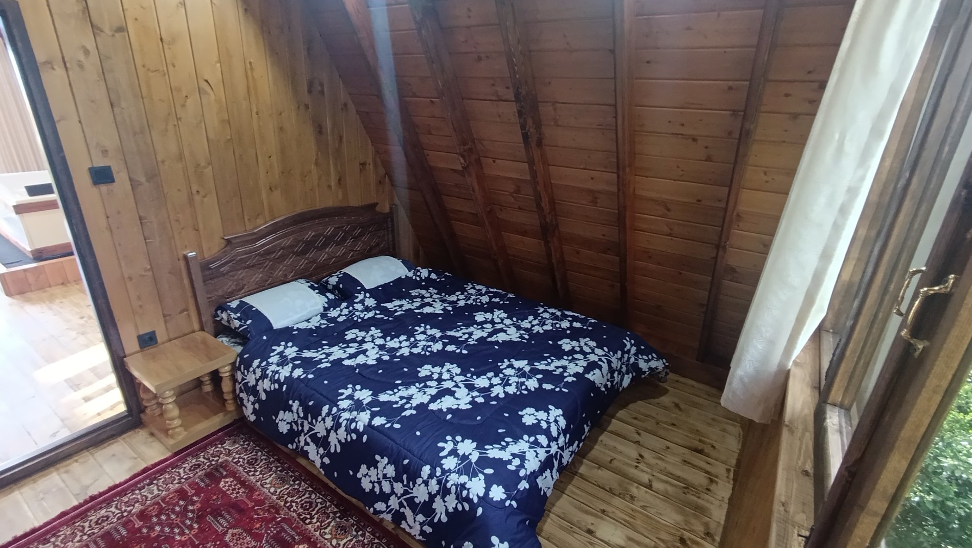 کلبه دوخوابه سوئیسی جکوزی دار شارن