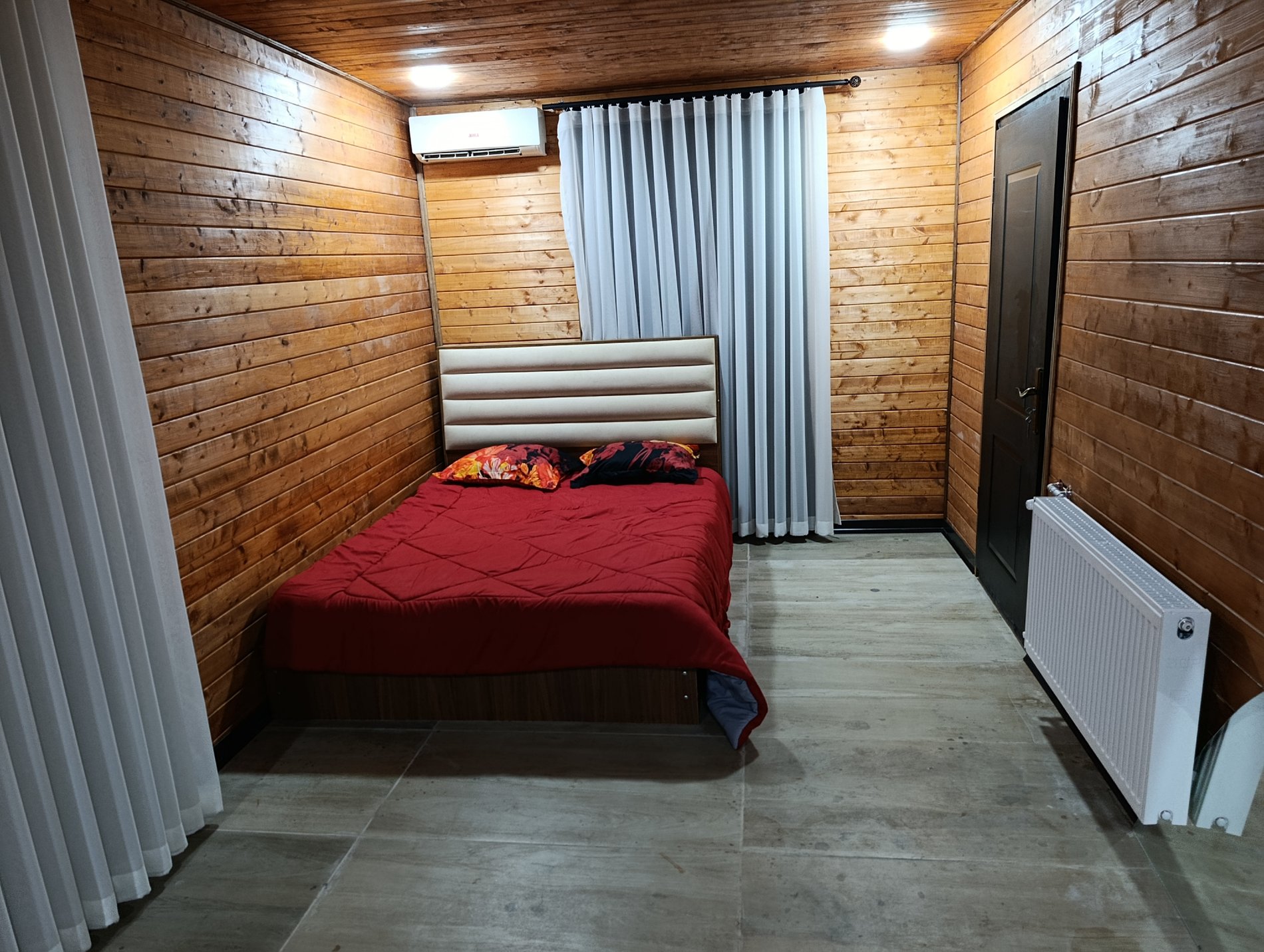 کلبه دوخوابه سوئیسی استخردار آبگرم شیث