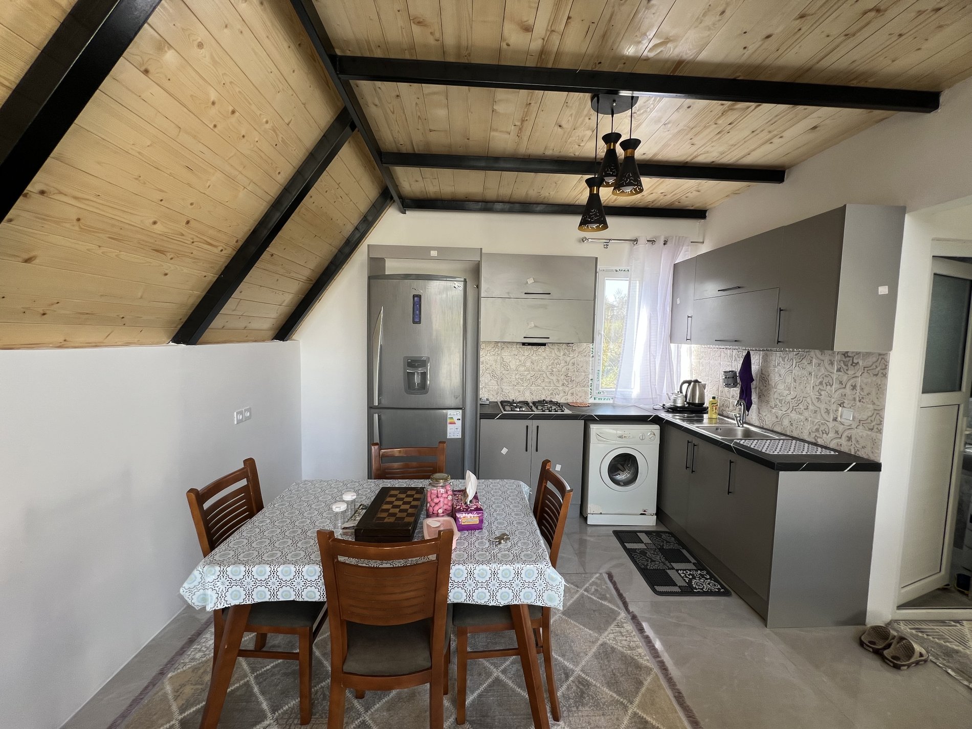 کلبه دوخوابه سوئیسی طاطی