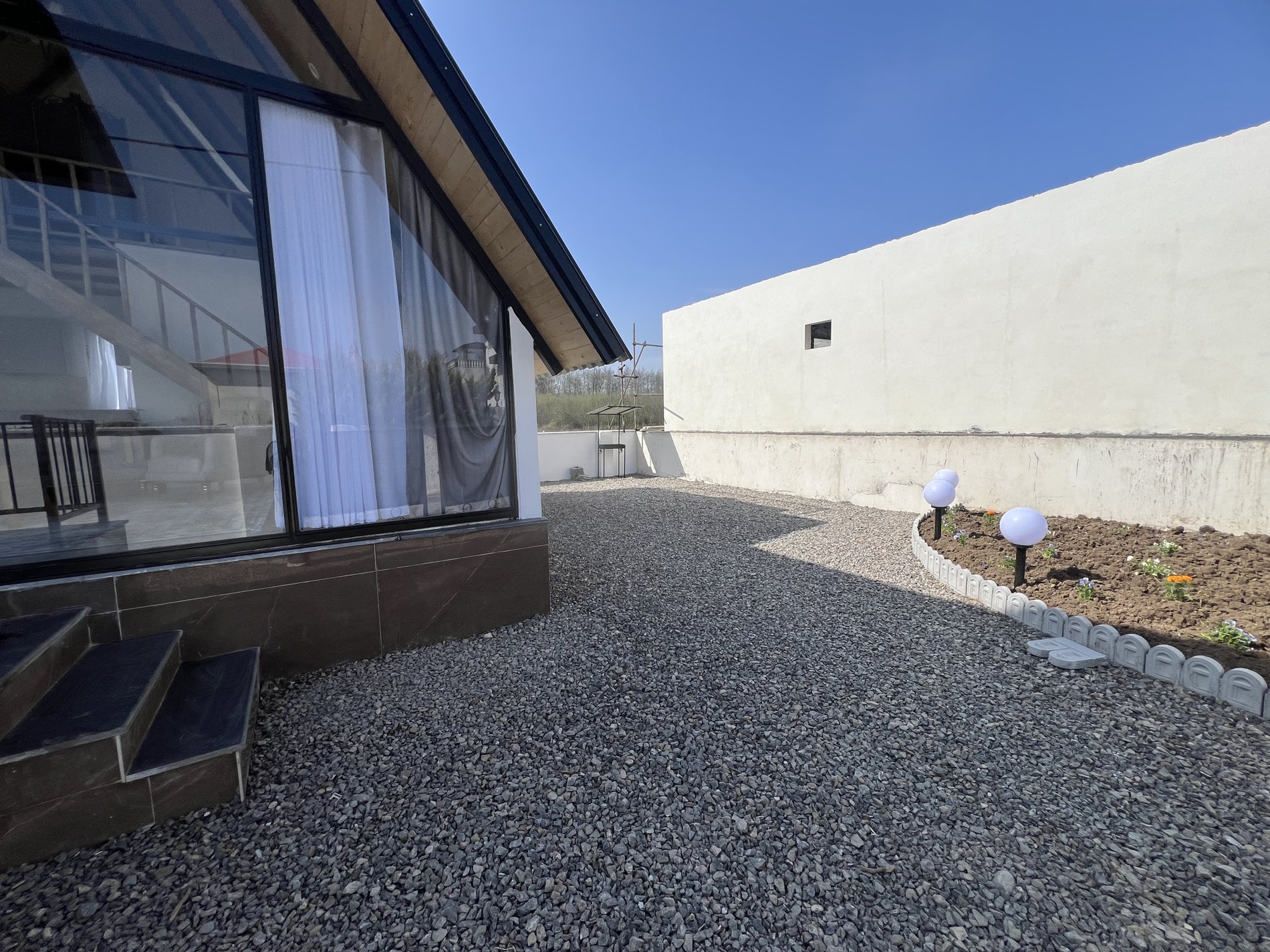 کلبه دوخوابه سوئیسی طاطی