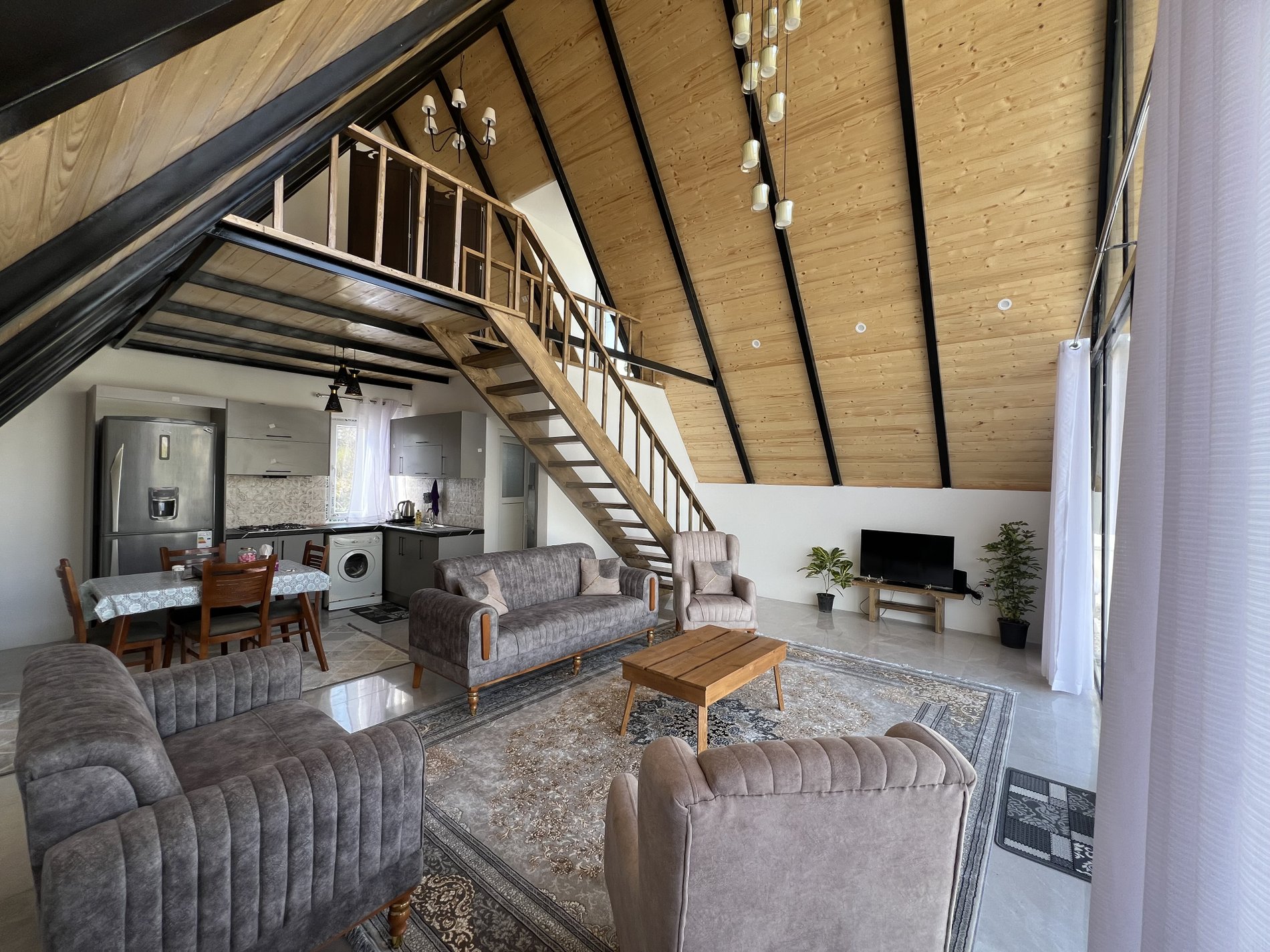 کلبه دوخوابه سوئیسی طاطی