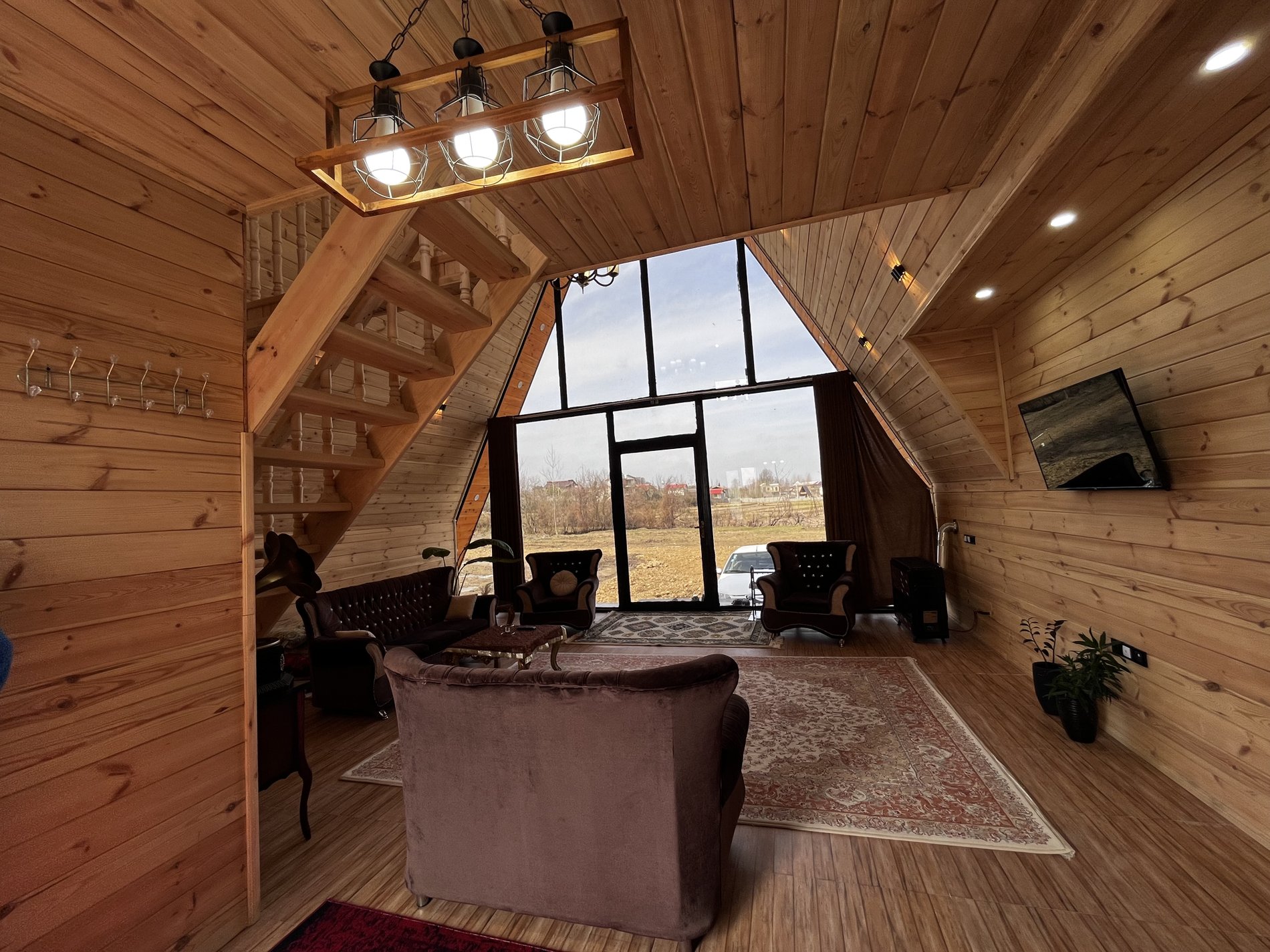 کلبه دوخوابه سوئیسی ریرا