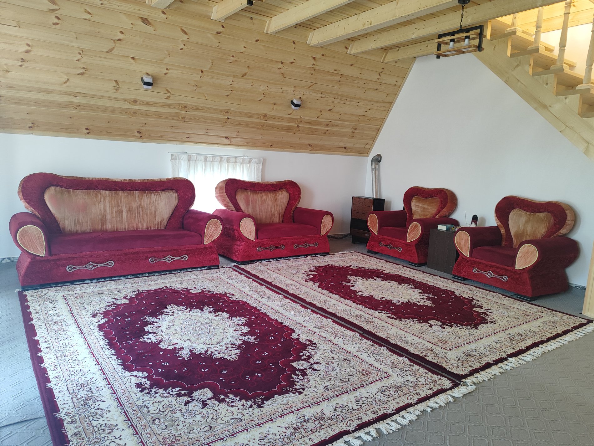 کلبه یک خوابه سوئیسی گلچین