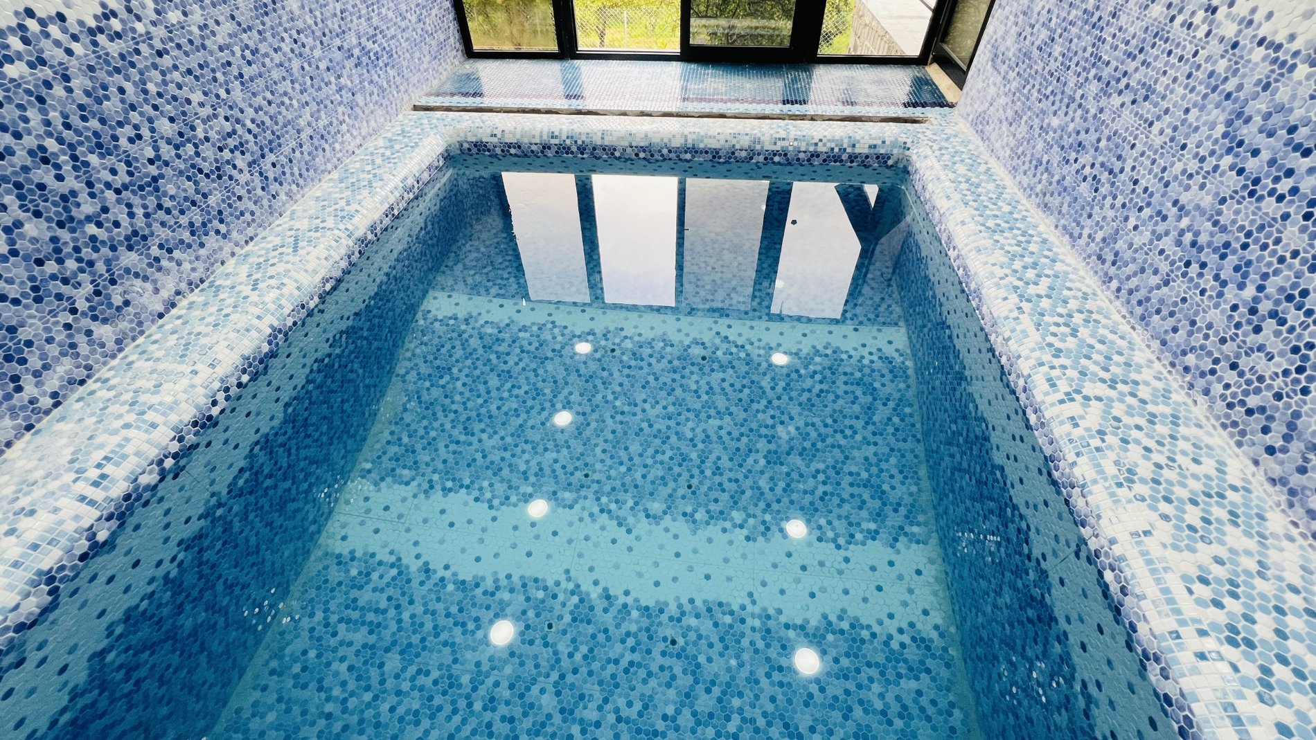 کلبه دوخوابه استخردار آبگرم زمین پدری