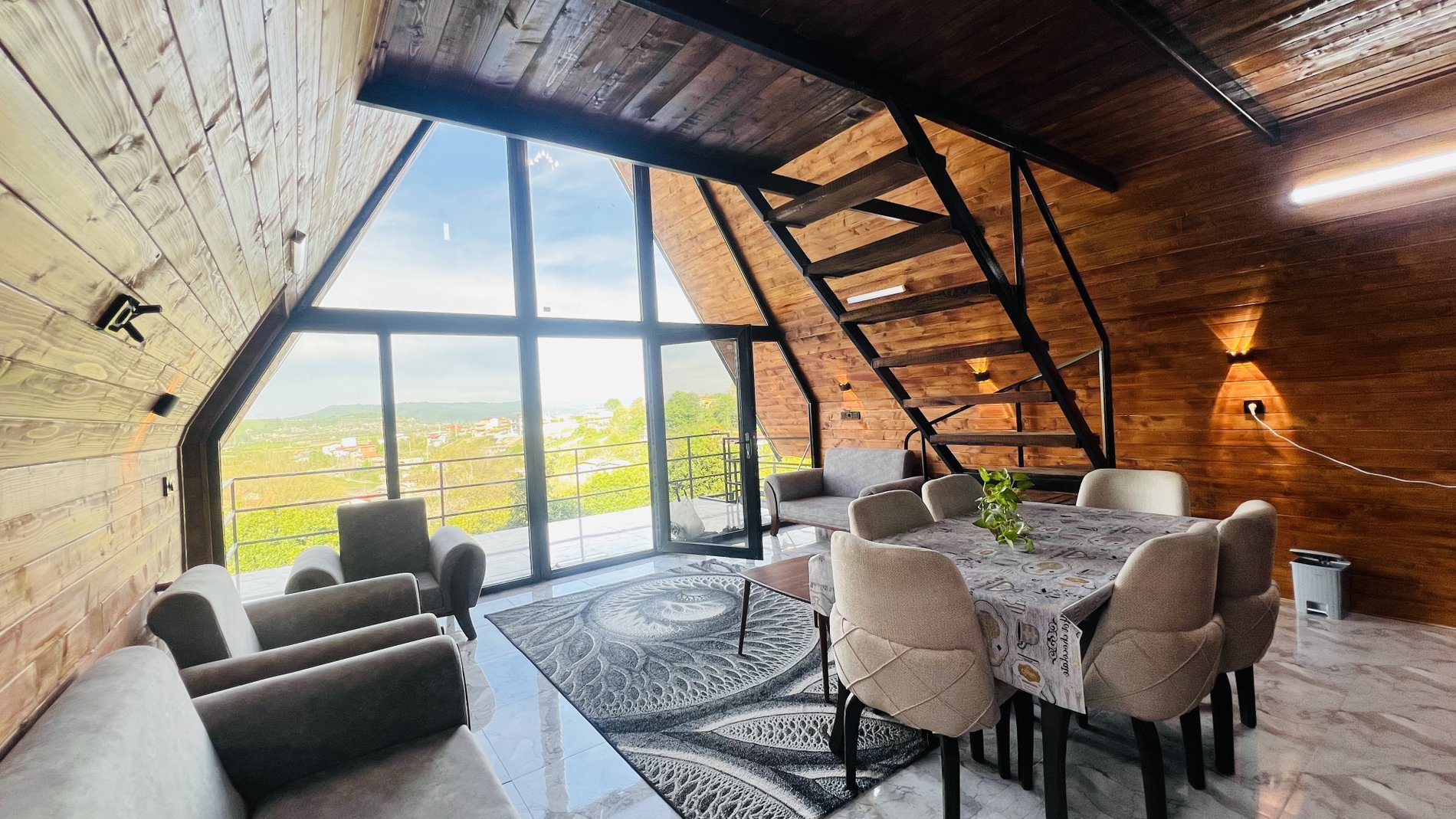 کلبه دوخوابه استخردار آبگرم زمین پدری