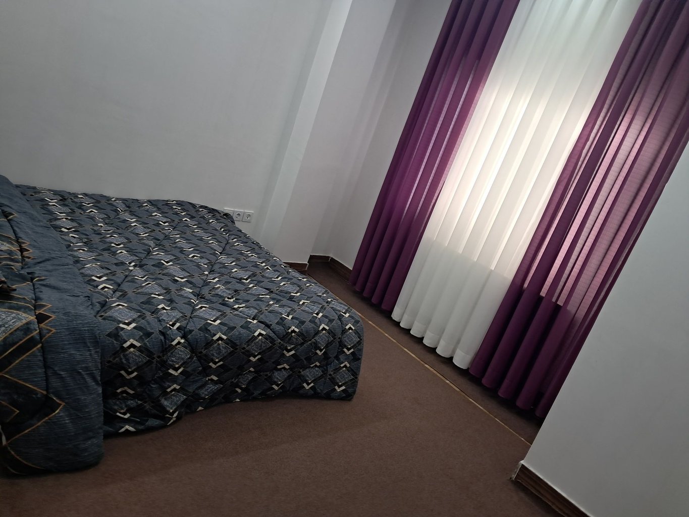 آپارتمان دوخوابه مامان افسانه ۱