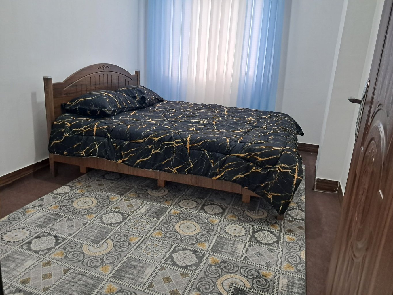 آپارتمان دوخوابه مامان افسانه ۱