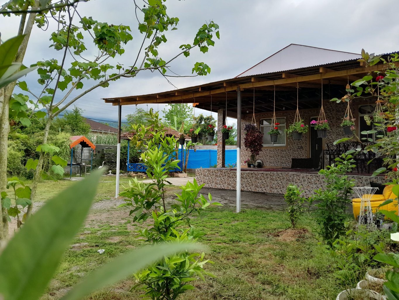 یک خوابه باغ عاشقانه