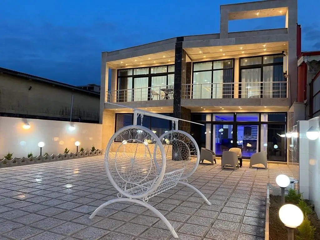 ویلا سه خوابه استخردار آبگرم کاسپین 1 - ویوی کامل حیاط 