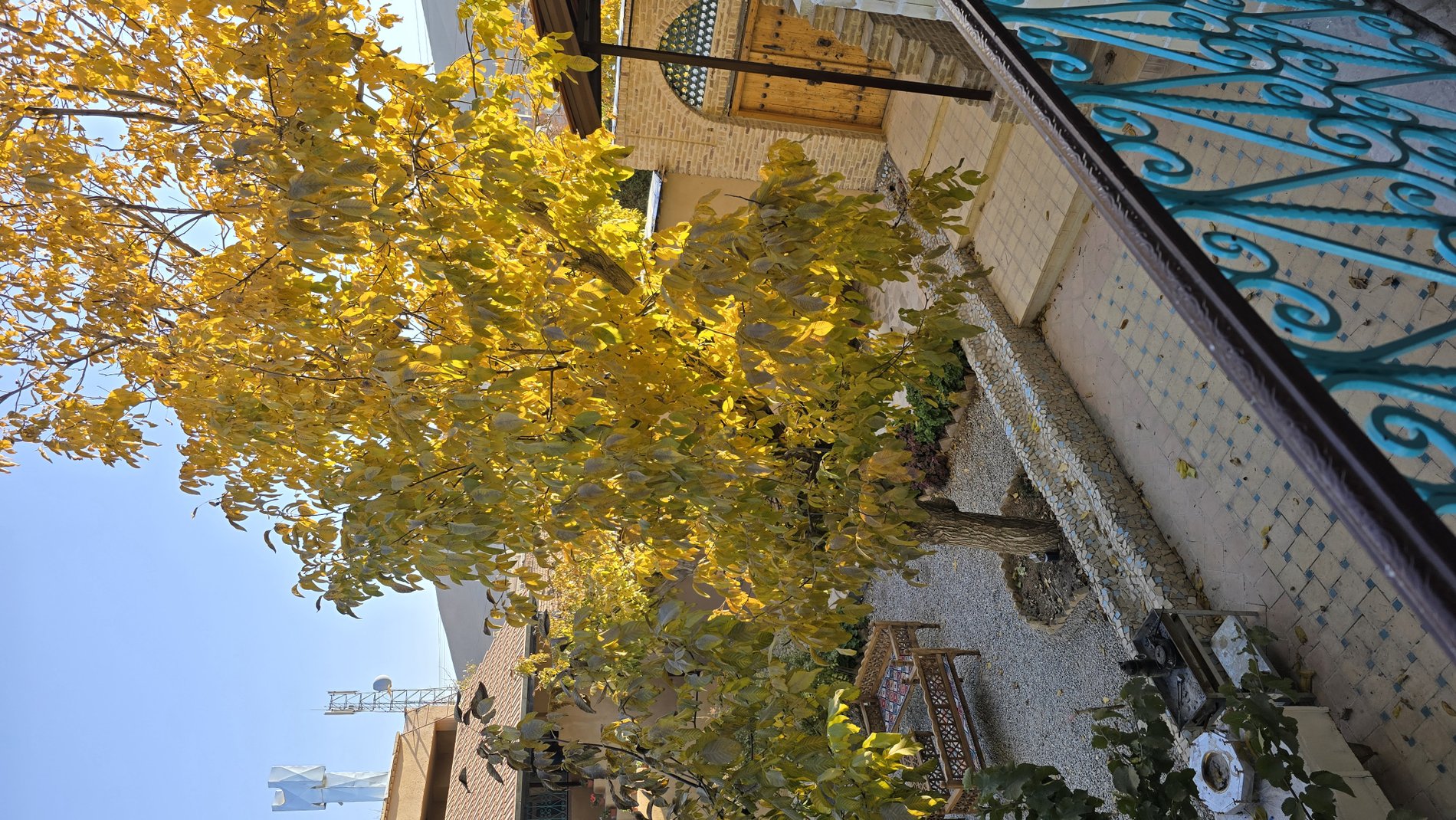 بوم گردی پریزاد شهرکرد - سرای نرگس