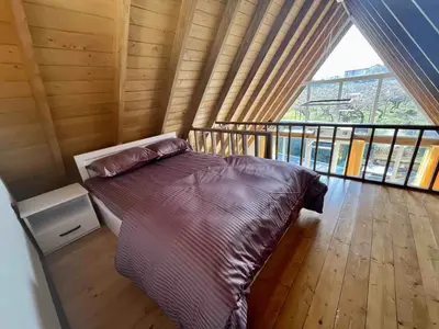 کلبه دوخوابه سوئیسی گاردن ویلا 1