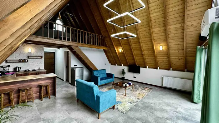 کلبه دوخوابه سوئیسی استخردار گاردن ویلا 2 - سالن پذيرايي